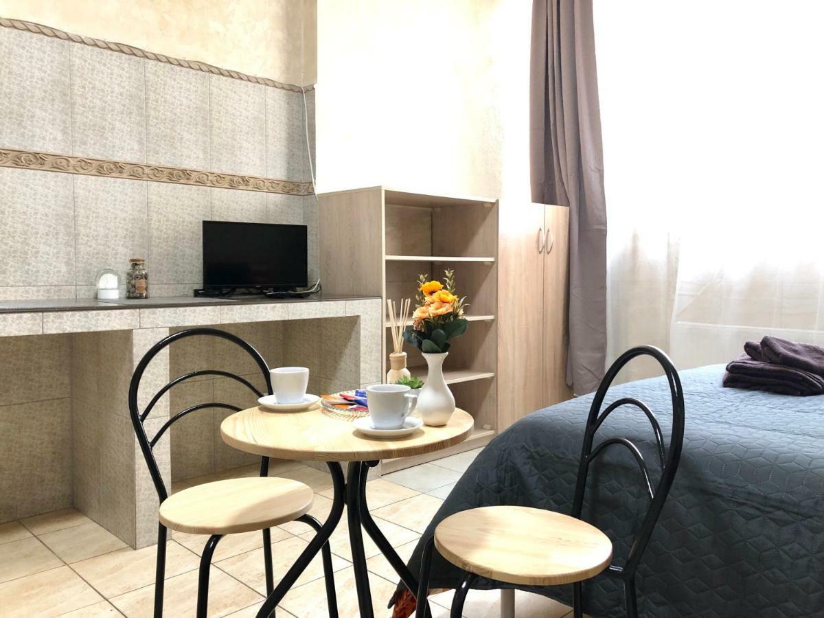 Modern Aparthotel Near Metro Pecherska Kijów Zewnętrze zdjęcie