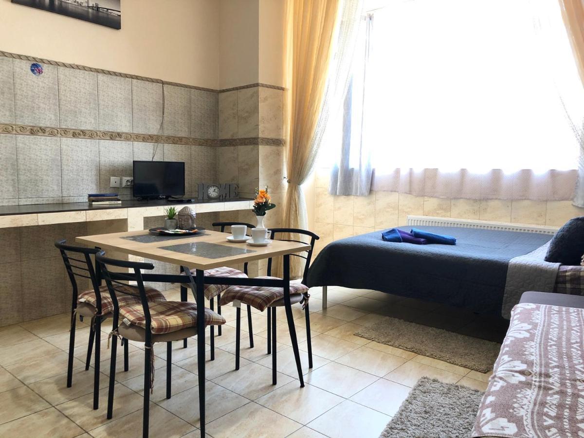Modern Aparthotel Near Metro Pecherska Kijów Zewnętrze zdjęcie